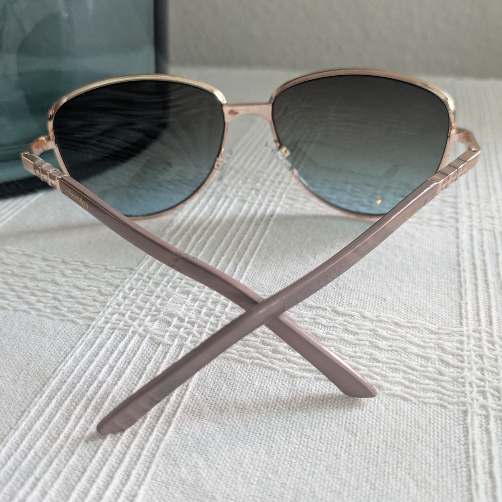 Laundry Branded Aviator Sunglasses in Pale Pink W/Rose Gold Accents 🕶️🕶️🕶️